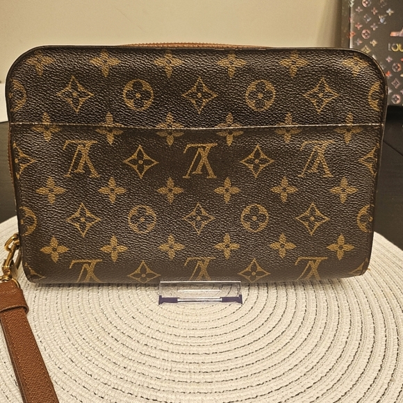 Louis Vuitton Brown Monogram Clutch - Original Strap - Picture 1 of 15